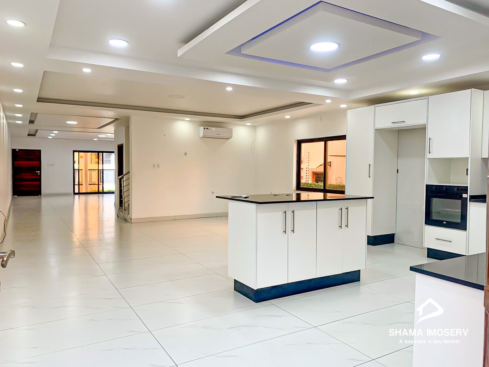 Arrenda-se Luxuosa Moradia T4 no triunfo novo
