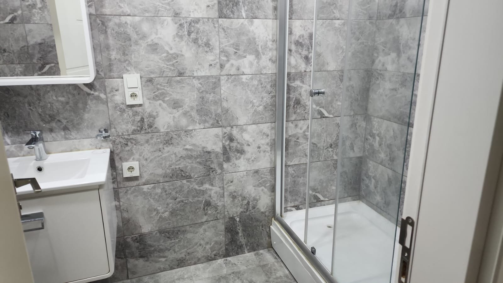 Arrenda-se Luxuoso Apartamento T2 mobilado no Polana Plaza