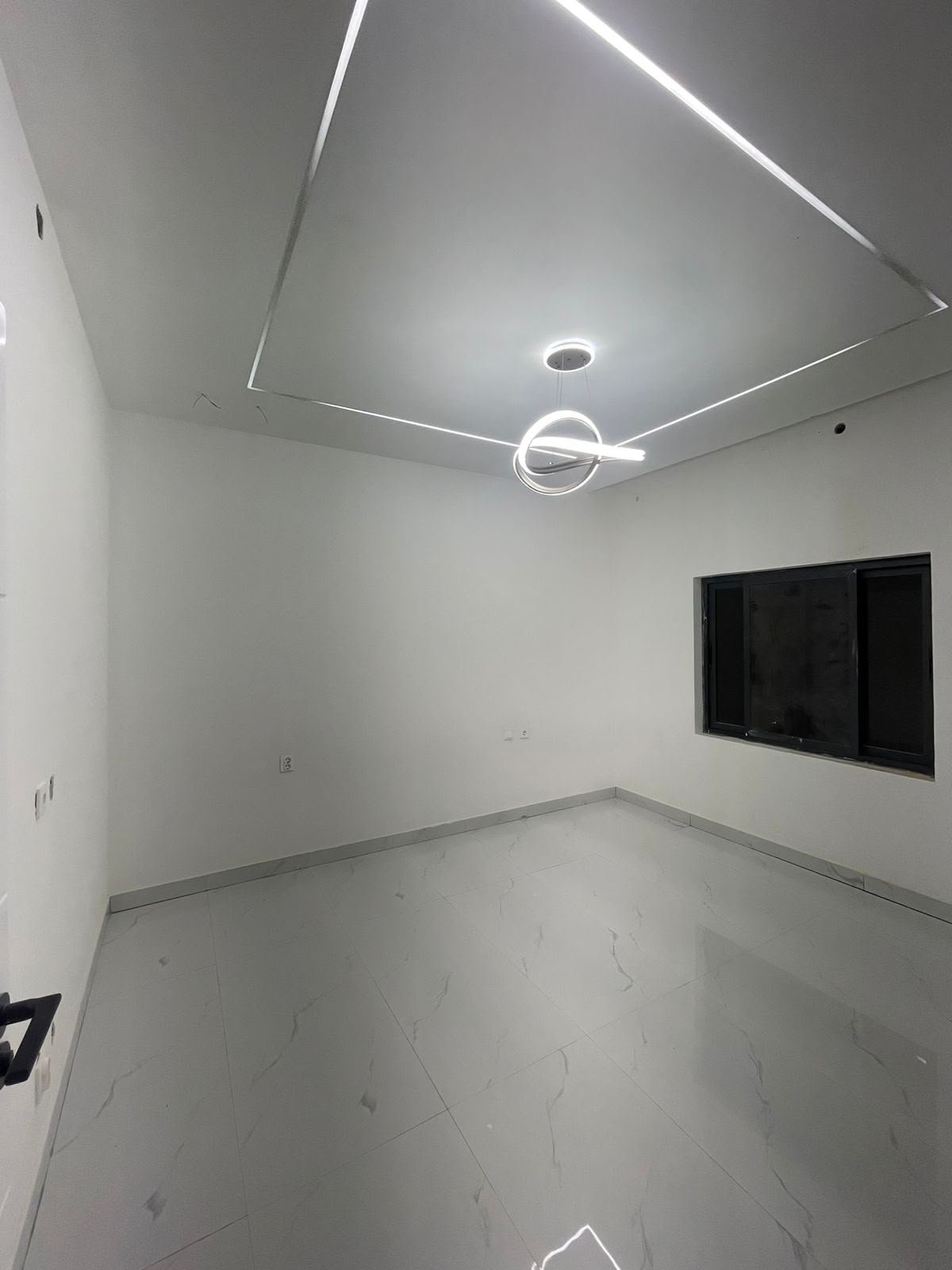 Arrenda-se Luxuosa Moradia T3 no condomínio Lira no Chiango